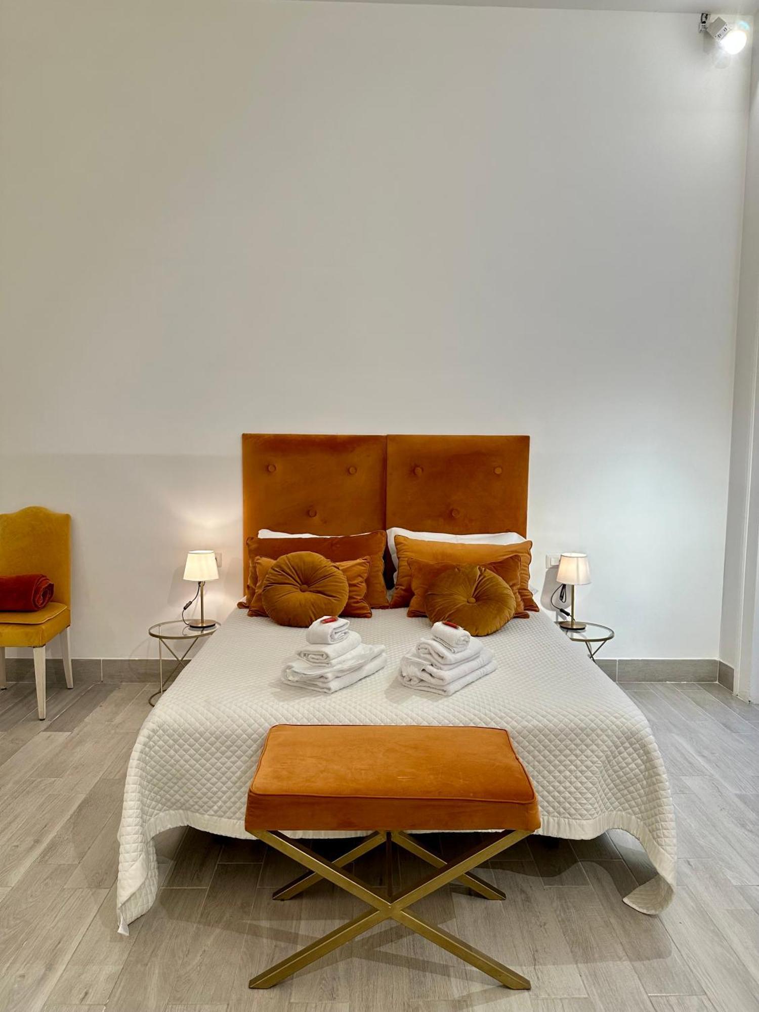 Maison M Napoli Boutique Rooms ภายนอก รูปภาพ