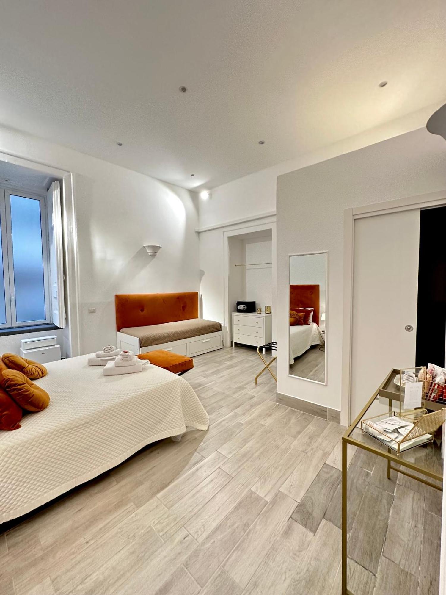 Maison M Napoli Boutique Rooms ภายนอก รูปภาพ